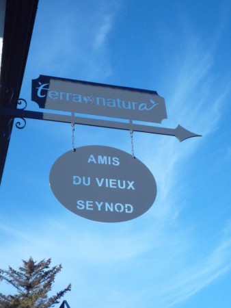Enseigne les Amis du Vieux Seynod Café Terra Natura